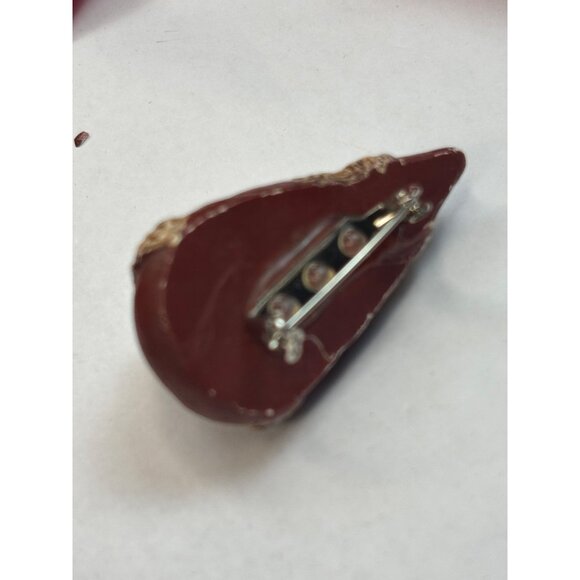 Vintage Santa Claus-Themed Brooch Pin With gift in hand - Picture 2 of 4